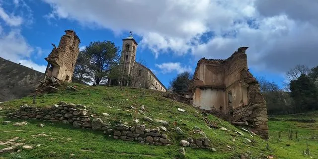 Κι όμως μιλιέται. Και τραγουδιέται. Και έχει όνομα