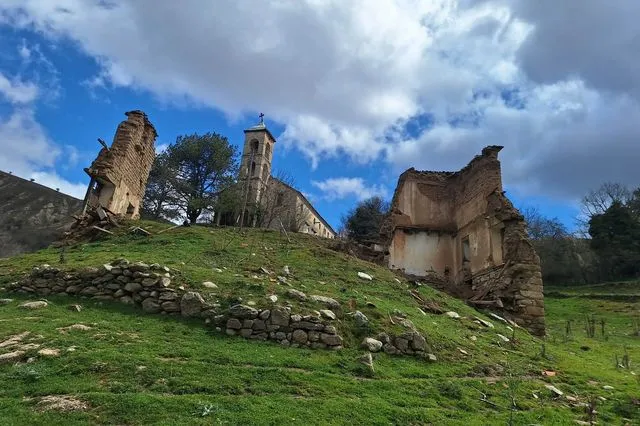 Κι όμως μιλιέται. Και τραγουδιέται. Και έχει όνομα