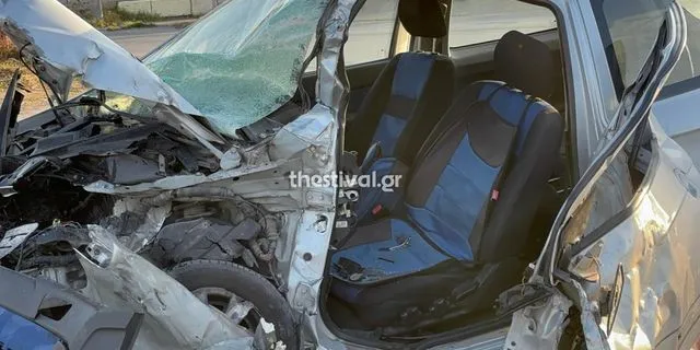 Τροχαίο ατύχημα στη Θεσσαλονίκη: Φορτηγό συγκρούστηκε με ΙΧ – Απεγκλωβίστηκε η οδηγός