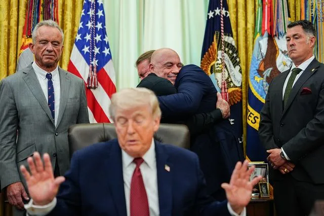 Ο Τραμπ ανοίγει τον δρόμο για θεραπείες με ψυχεδελικά