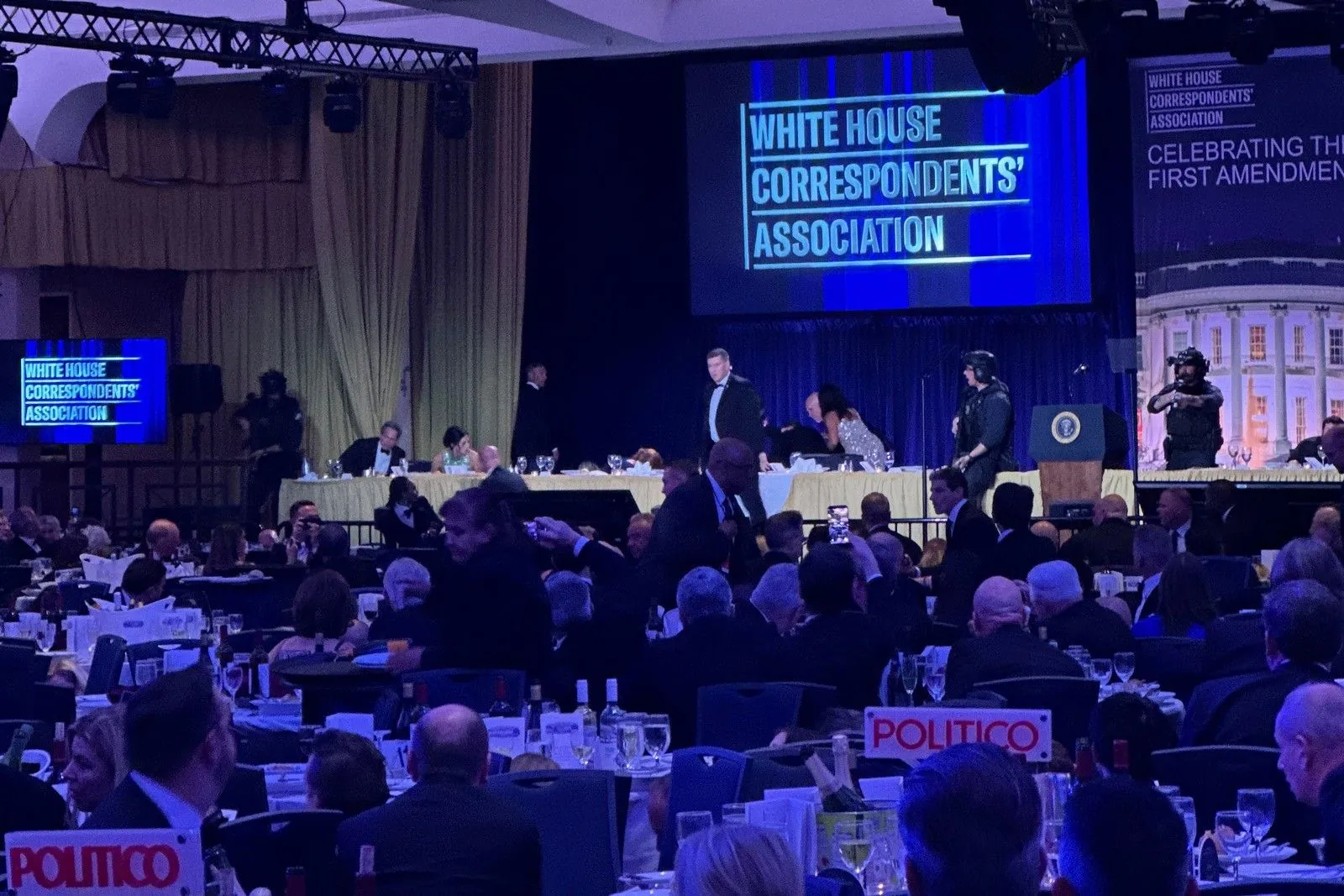 Φυγαδεύτηκε ο Τραμπ μετά από επίθεση ενόπλου στην Ουάσινγκτον