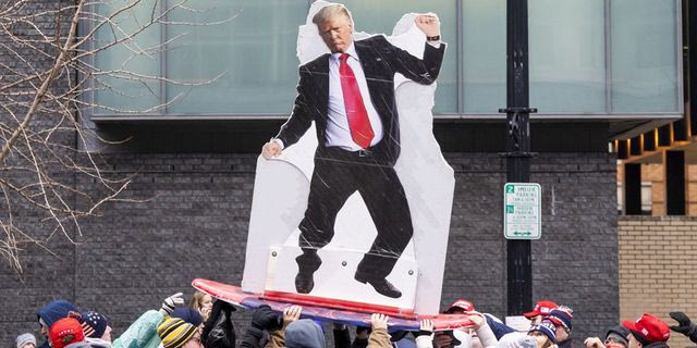 Οπαδοί του προέδρου Τραμπ στις ΗΠΑ. Αλλά έχουμε και εδώ κάτι τέτοιους…