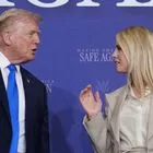 Ο Ντόναλντ Τραμπ με την απολυθείσα Γενική Εισαγγελέα Παμ Μπόντι - Δευτέρα 23 Μαρτίου 2026, Μέμφις