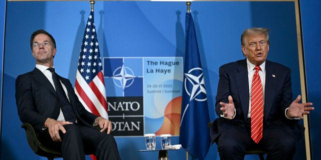 Ο Ντόναλντ Τραμπ με τον Γενικό Γραμματέα του ΝΑΤΟ Μαρκ Ρούτε