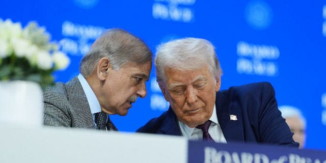 Ο πρωθυπουργός του Πακιστάν με τον Ντόναλντ Τραμπ