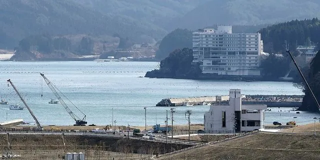 Σεισμός 7,5 Ρίχτερ ανοιχτά της Ιαπωνίας – Έσκασαν τα πρώτα κύματα από το τσουνάμι