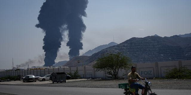 ΗΑΕ: Πυρκαγιά σε εργοστάσιο πετροχημικών μετά από επίθεση