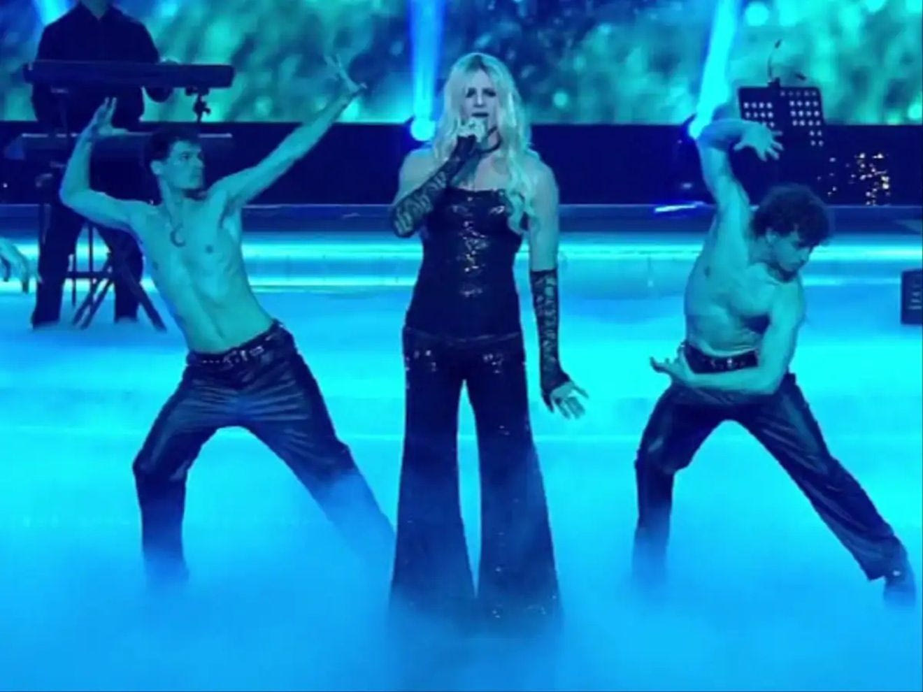 YFSF: Ο Biased Beast ξεσήκωσε με την εμφάνισή του ως Άννα Βίσση