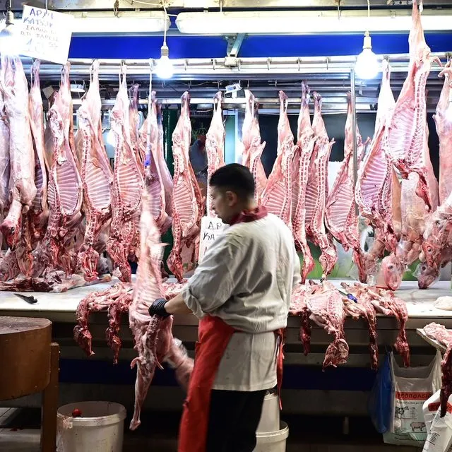 Σε αναζήτηση των… αζήτητων αμνοεριφίων – Πώς η ακρίβεια αλλάζει το πασχαλινό τραπέζι