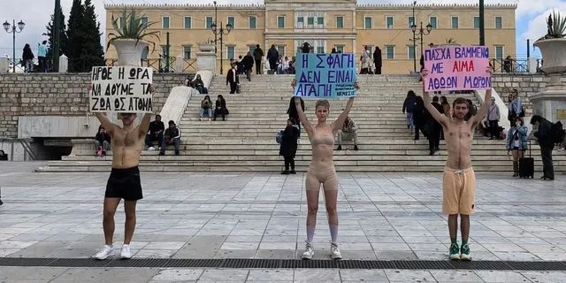 “Η σφαγή δεν είναι αγάπη” – Διαμαρτυρία vegans στο Σύνταγμα