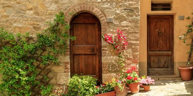 Ένα χωριό με δύο κατοίκους και μια παμπ, μπορεί να γίνει δικό σου!