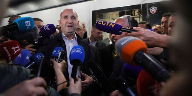 Εκλογές στη Βουλγαρία: Αυτοδυναμία για τον φιλορώσο Ρούμεν Ράντεφ