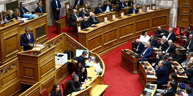 Σύγκρουση στη Βουλή για το κράτος δικαίου – Λεπτό προς λεπτό