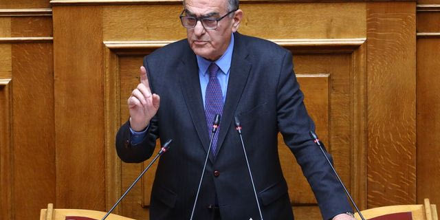 Ο Χαράλαμπος Αθανασίου στη Βουλή
