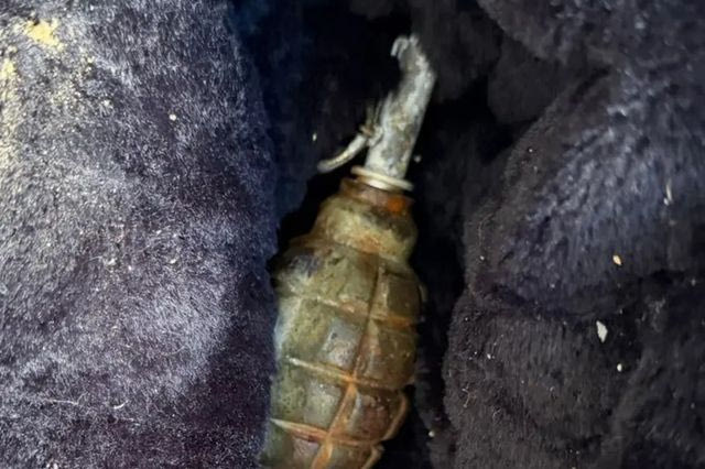 Χειροβομβίδα βρέθηκε στο μπαλκόνι διαμερίσματος ύστερα από επιχείρηση για διακίνηση ναρκωτικών