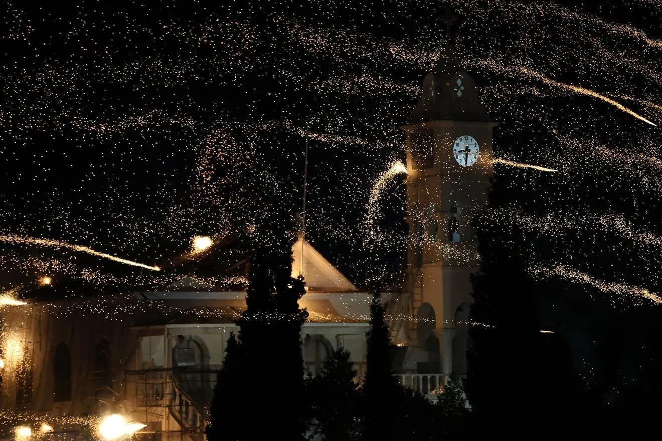 Η Ανάσταση σε όλη την Ελλάδα – Εικόνες κατάνυξης και εορτασμών