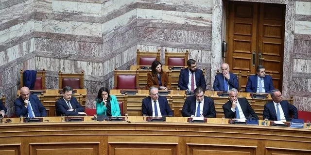 Υπουργοί στη Βουλή. Πολύ συχνά σε αυτά τα έδρανα κάθονται άνθρωποι που δεν έπρεπε να βρίσκονται εκεί