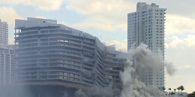 Θεαματική κατεδάφιση ξενοδοχείου 23 ορόφων στο Μαϊάμι – Βίντεο