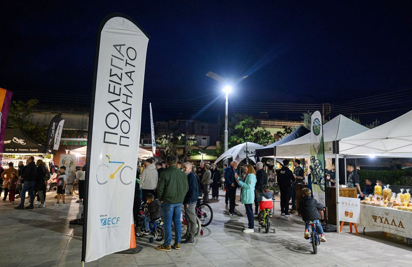 Η Bike Expo στην κεντρική πλατεία της Μεγαλόπολης, στη διάρκεια του περσινού Megalopolis Gravel Classic (26/4/2025).