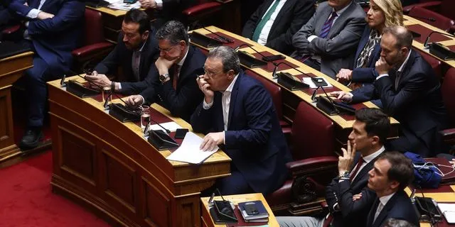 Κεντροαριστερά: Opera Buffa και τραγωδία μαζί
