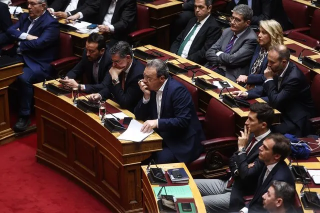 Κεντροαριστερά: Opera Buffa και τραγωδία μαζί