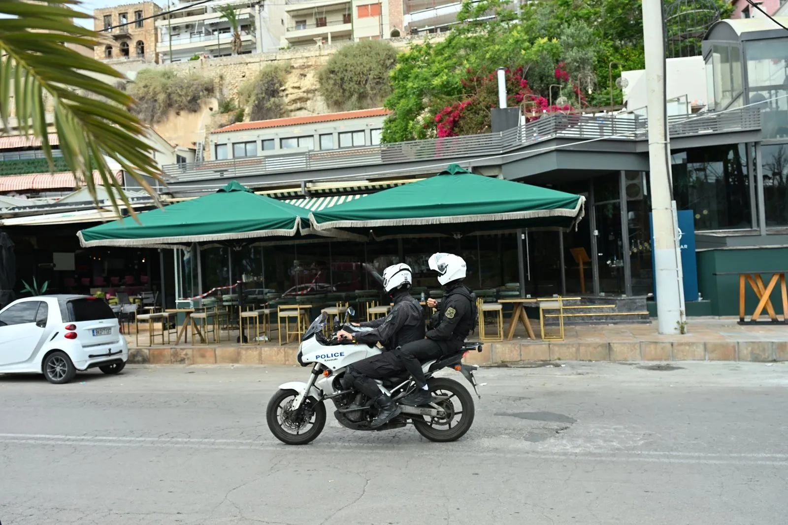 Πυροβολισμοί στο Μικρολίμανο: Καταζητούμενος κακοποιός ο άνδρας που τραυματίστηκε - Τι συνέβη