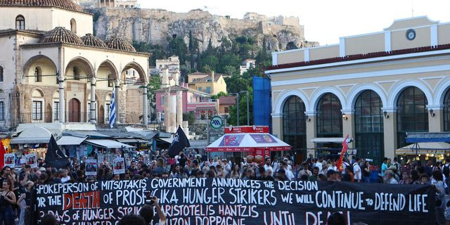 “Κάτω τα χέρια από τα Προσφυγικά” – Μεγάλη κινητοποίηση στο κέντρο της Αθήνας