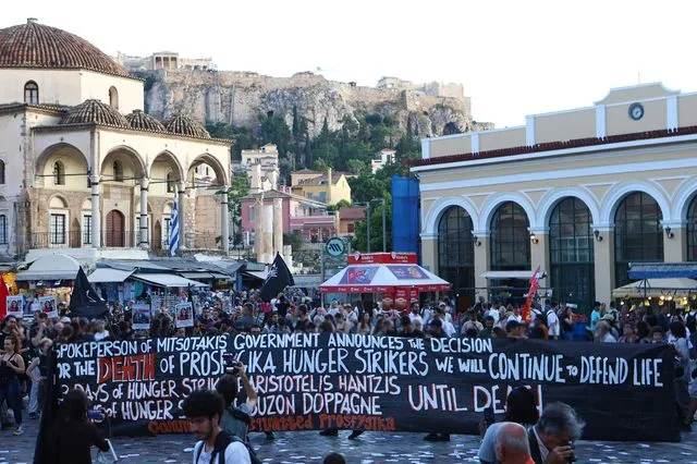 “Κάτω τα χέρια από τα Προσφυγικά” – Μεγάλη κινητοποίηση στο κέντρο της Αθήνας