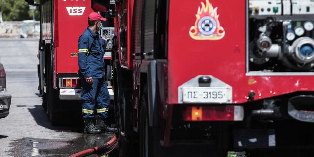 Φωτιά σε κατάστημα καφέ στο κέντρο της Θεσσαλονίκης