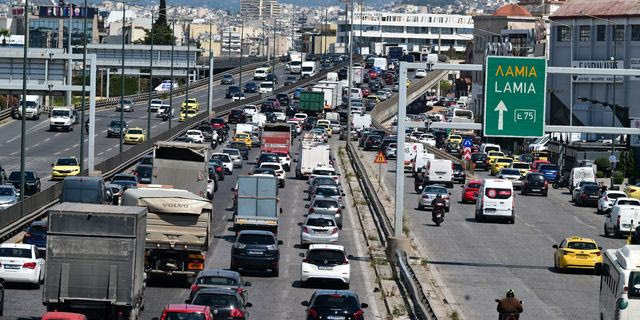 Κίνηση στους δρόμους: ”Κόκκινος” ο Κηφισός, καθυστερήσεις προς το αεροδρόμιο – LIVE ΧΑΡΤΗΣ