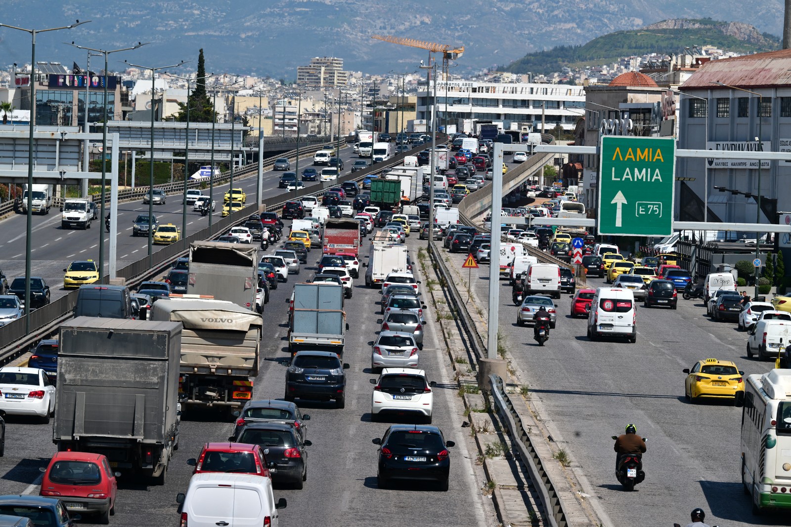 Συγκρούσεις και μποτιλιάρισμα σε Αττική Οδό και Κηφισό