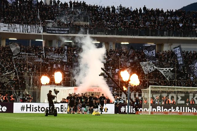 Φίλαθλοι του ΠΑΟΚ στο Πανθεσσαλικό Στάδιο