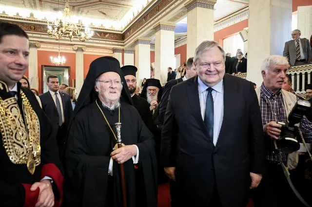 Επίτιμος διδάκτορας του ΕΚΠΑ ο Ευάγγελος Βενιζέλος – “Ο ψηφιακός συνταγματισμός είναι κρατικοκεντρικός”