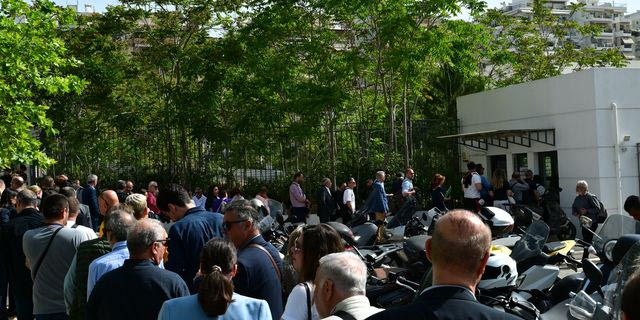 Ουρές στο Πρωτοδικείο με την εφαρμογή των μέτρων ασφαλείας μετά την ένοπλη επίθεση