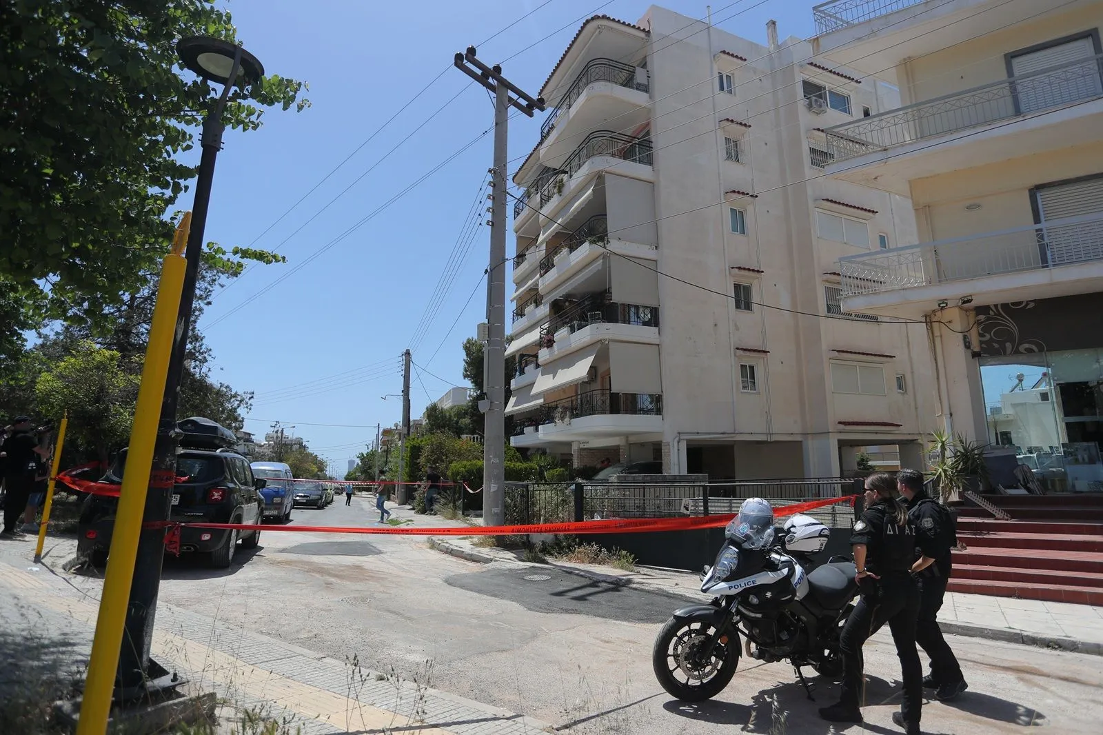Ηλιούπολη: Σημείωμα είχε αφήσει η μία 17χρονη που έπεσε με τη φίλη της από τον 6ο όροφο