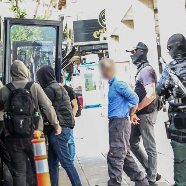 Οι ληστές της Τιθορέας οδηγούνται στον Εισαγγελέα