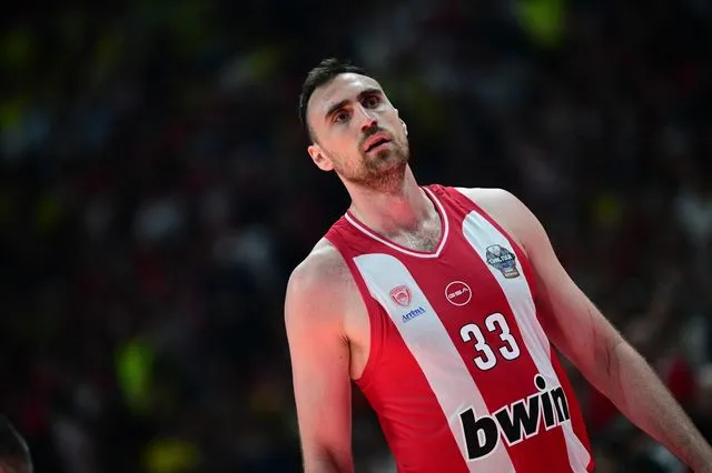 Μιλουτίνοβ στο SPORT24: “Απόψε δείξαμε τι ομάδα είμαστε, έχουμε ένα βήμα ακόμη μπροστά μας”