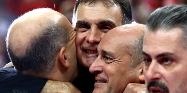 Ο Γιώργος Μπαρτζώκας με τους προέδρους του Ολυμπιακού