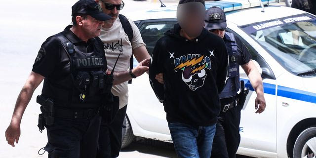 Στον εισαγγελέα οδηγήθηκε ο 30χρονος που συνελήφθη για τη δολοφονία του 67χρονου πατέρα του στο Τριάδι του Δήμου Θέρμης, στη Θεσσαλονίκη