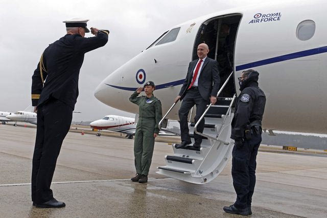 Βρετανία: Παρεμβολές σε αεροσκάφος της RAF που μετέφερε τον υπουργό Άμυνας
