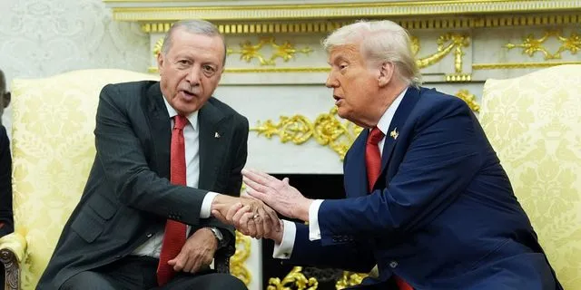 O πρόεδρος της Τουρκίας, Ρετζέπ Ταγίπ Ερντογάν, και ο πρόεδρος των ΗΠΑ, Ντόναλντ Τραμπ,