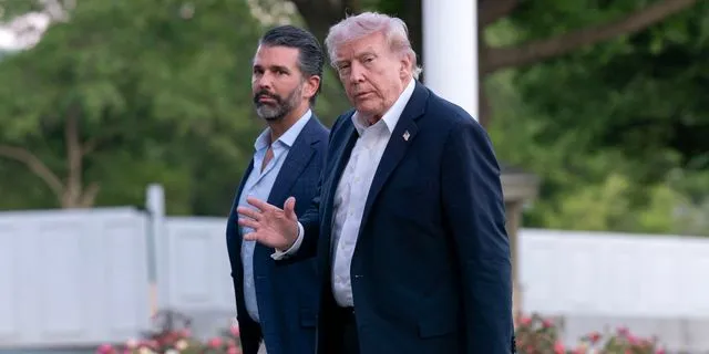 Ο Ντόναλντ Τραμπ και ο Donald Trump Jr