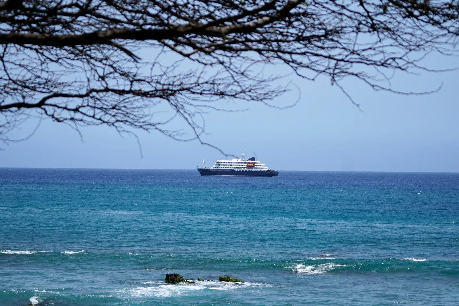 Το κρουαζιερόπλοιο MV Hondius στα νερά του Κέιπ Βέρντε 