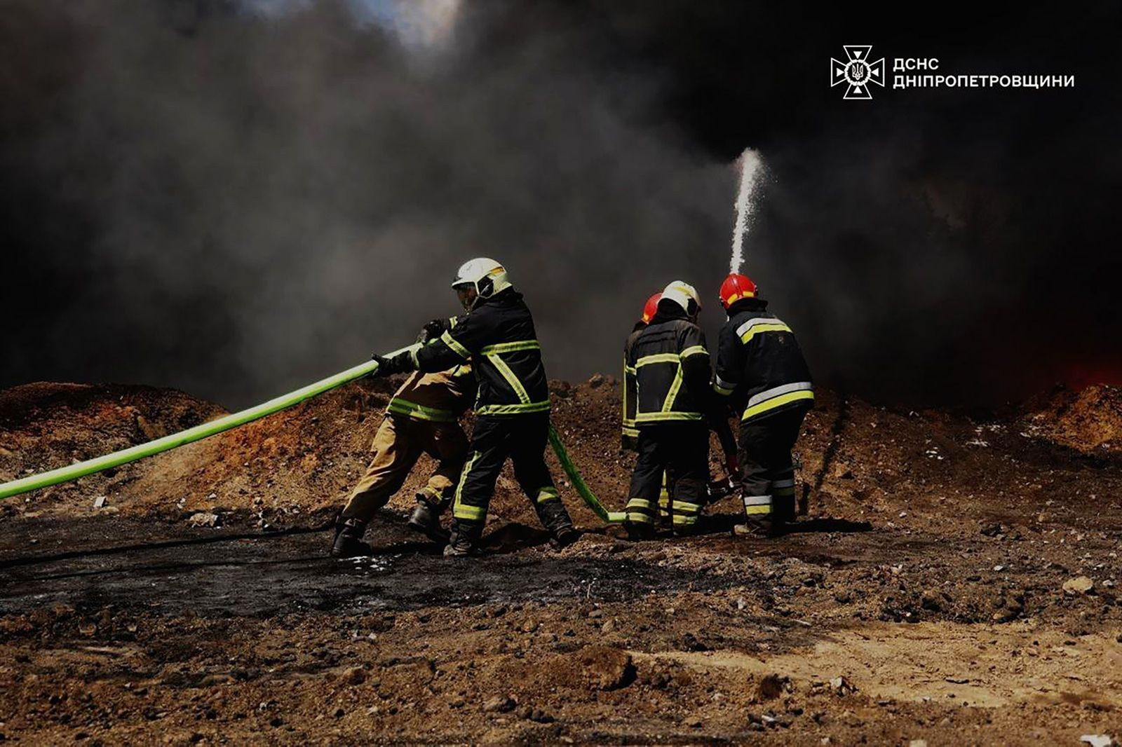 Πυροσβεστικές δυνάμεις στο σημείο επίθεσης με drone