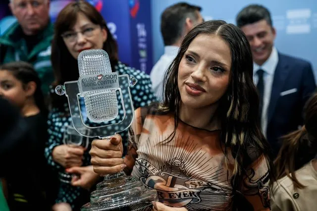 Eurovision 2026: Αποθέωση στο αεροδρόμιο της Βουλγαρίας για την Dara και το “Bangaranga”