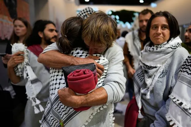 Global Sumud Flotilla: Νέες καταγγελίες ακτιβιστών για σεξουαλική κακοποίηση και ξυλοδαρμούς κατά την κράτησή τους στο Ισραήλ