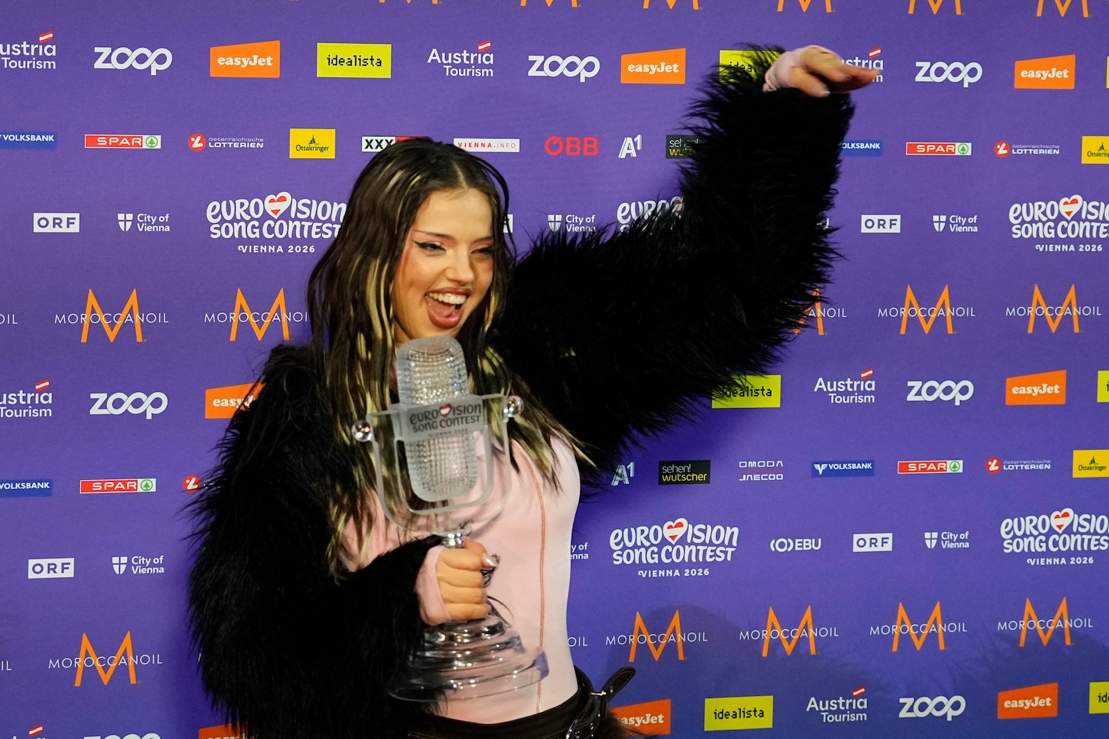 Dara για τη Eurovision 2027: “Τι περιμένετε; Αγοράστε καινούριο μπικίνι. Πάμε στο Μπουργκάς”