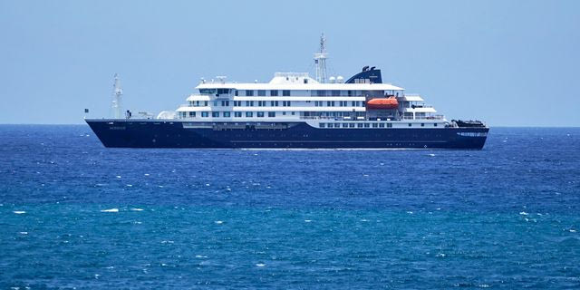 Το κρουαζιερόπλοιο MV Hondius στα νερά του Κέιπ Βέρντε (AP Photo/Arilson Almeida)