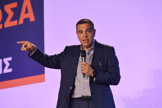 Τσίπρας: Πυρά “υψηλής τάσης” σε ΔΕΗ και τράπεζες