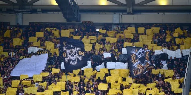 Allwyn Arena: Οι φίλοι της ΑΕΚ πανηγύρισαν το γκολ του ΠΑΟΚ επί του Ολυμπιακού